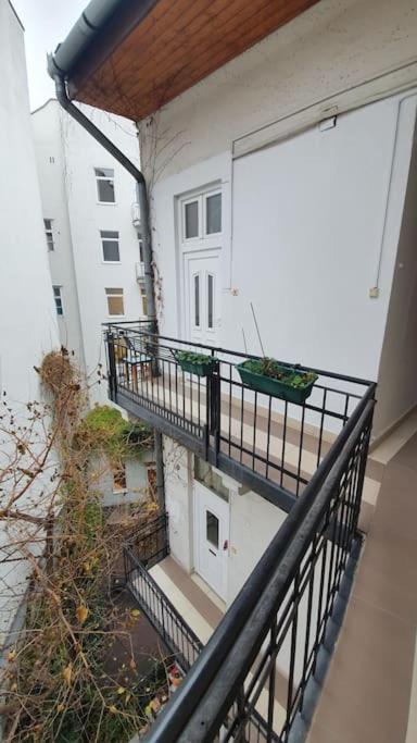 Violet Apartment With Air Condition Budapest Exterior photo